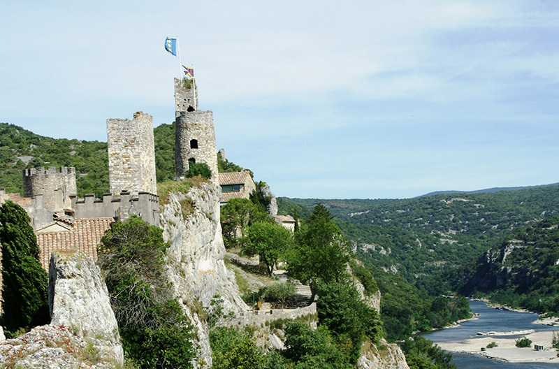 aigueze-plus-beau-village-1