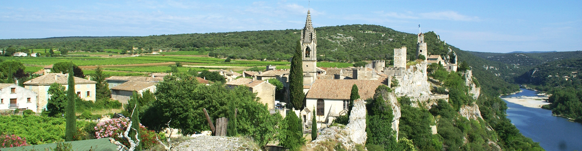 aigueze-plus-beau-village-de-france-1