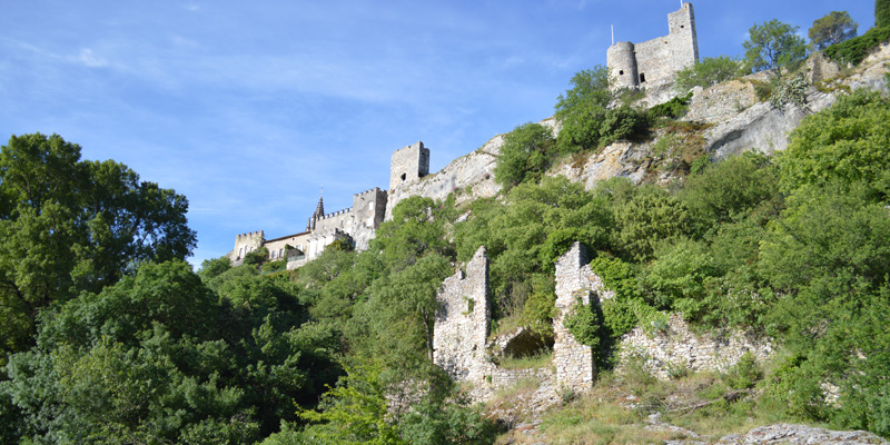 aigueze-village-surplombant-l-ardeche