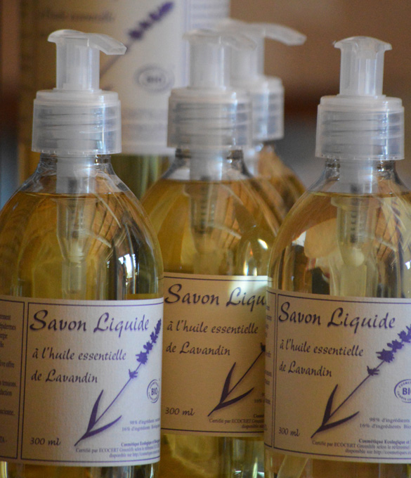 savon-lavande-bleu-de-blancard-1