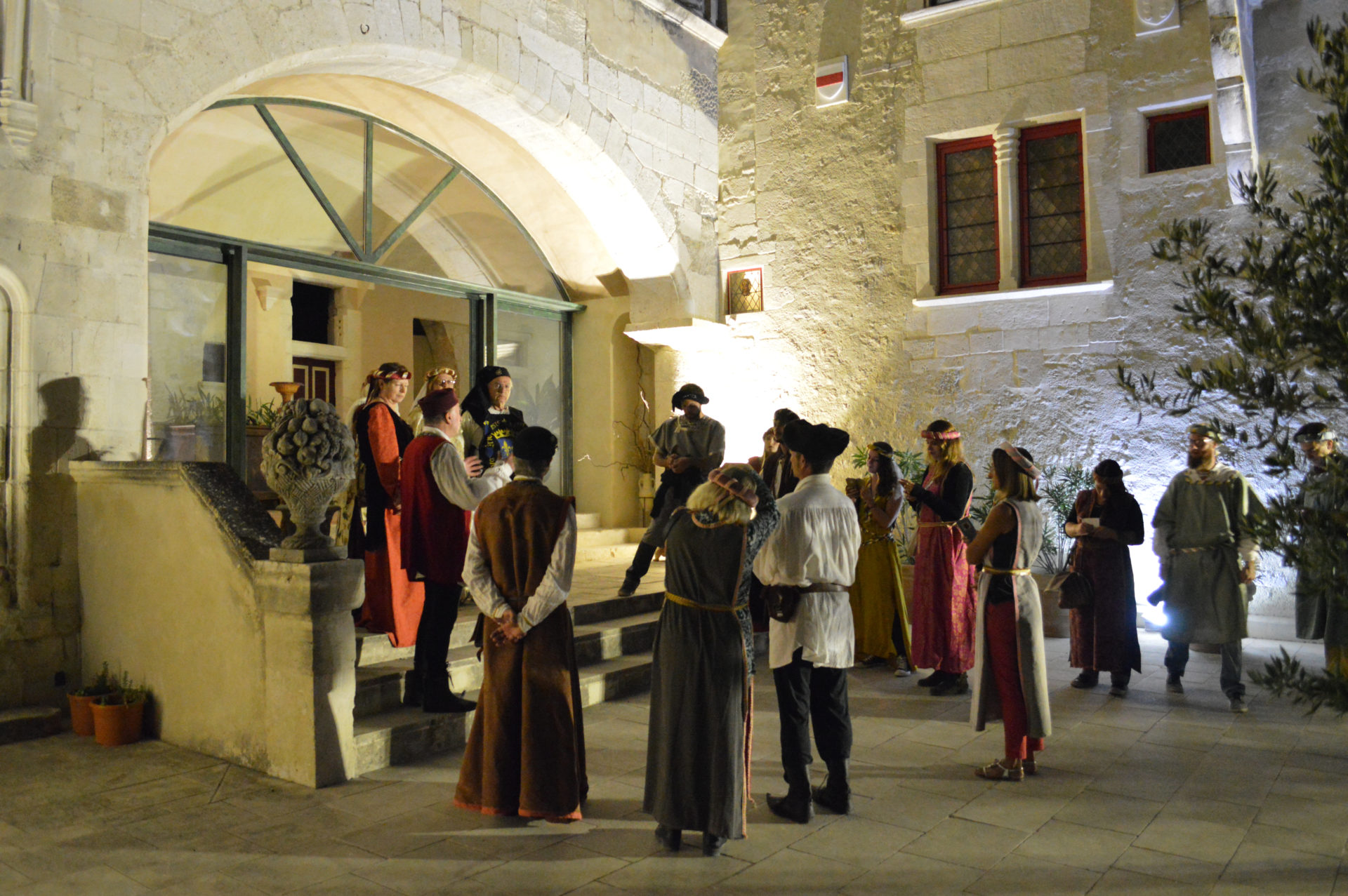 soiree costumee palais eveques