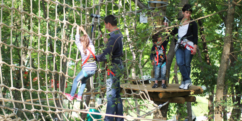 famille-aventure-ardeche-accrobranche