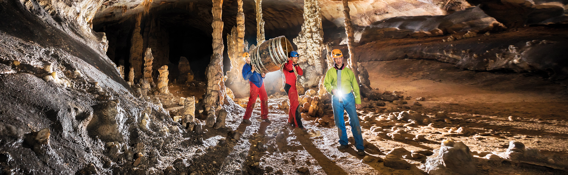 photo-double-page-speleono_1889x584_acf_cropped